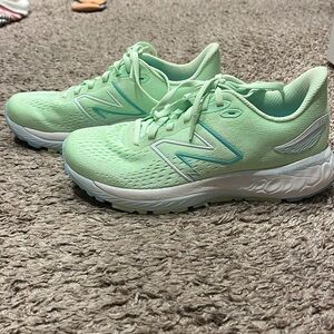 NWOT women’s New Balance 880s